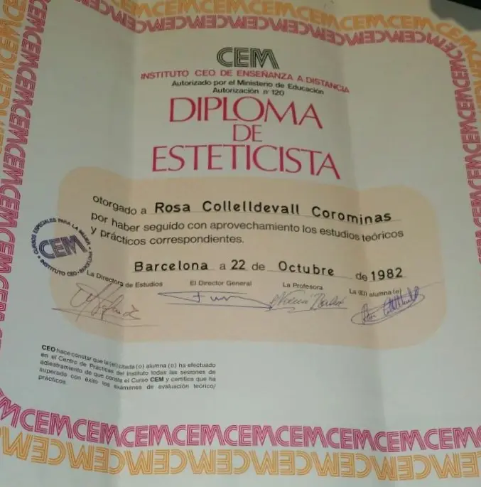 Formación y especialidades Diploma de Esteticista de Rosa Collelldevall, Barcelona, 1982.